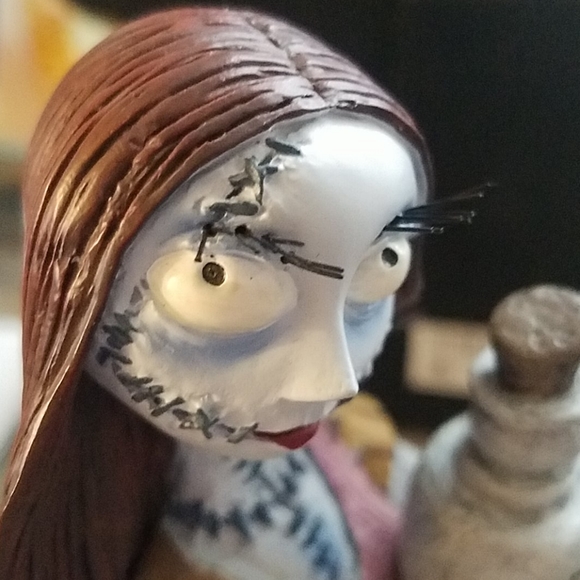 Disneys Sally Nightmare Before Christmas statue - Picture 4 of 4